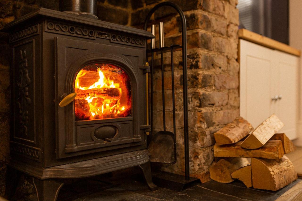 Stylish & Cosy Margate Escape With Hot Tub And Log Burner Dogs Welcome エクステリア 写真