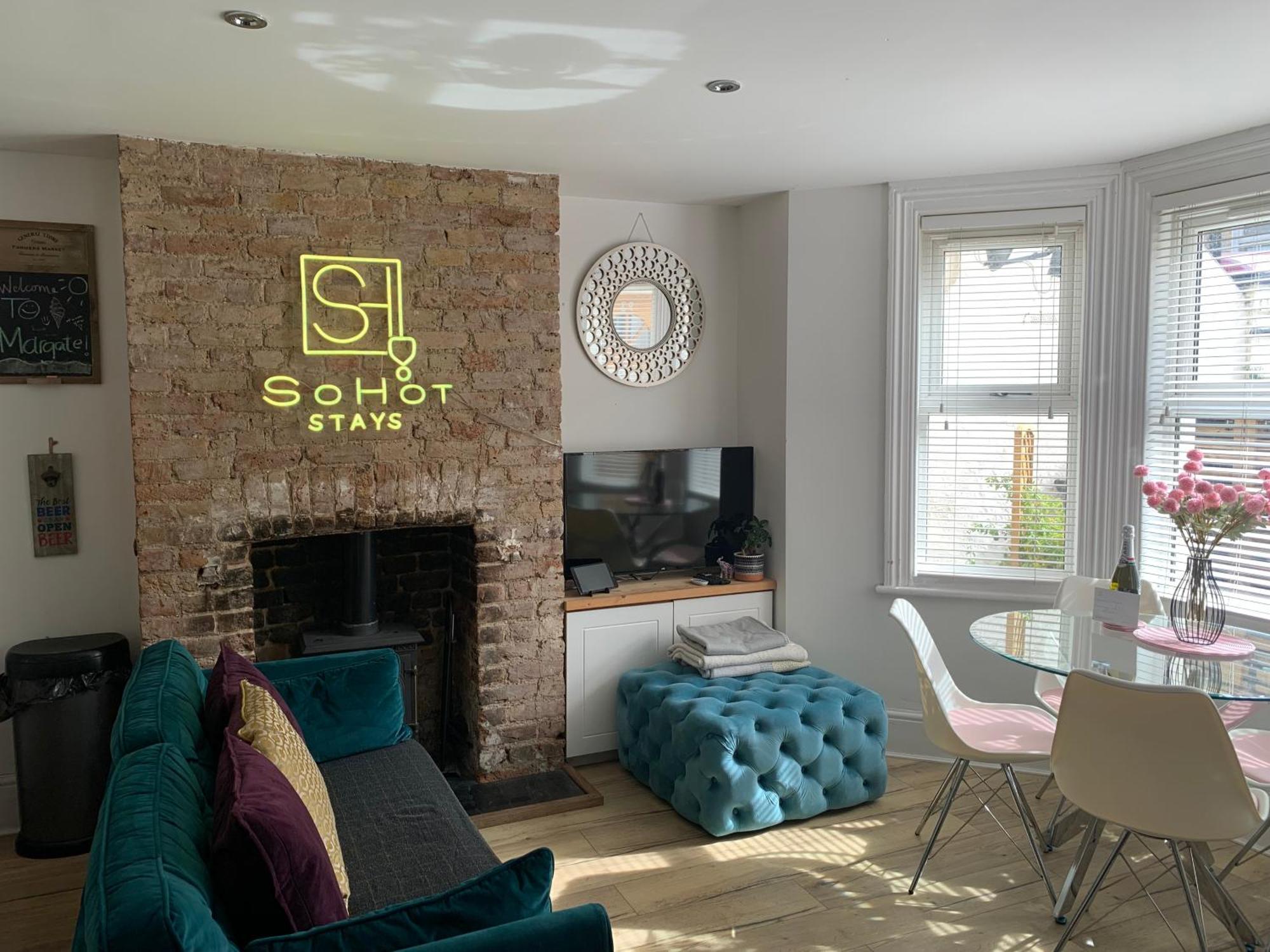 Stylish & Cosy Margate Escape With Hot Tub And Log Burner Dogs Welcome エクステリア 写真